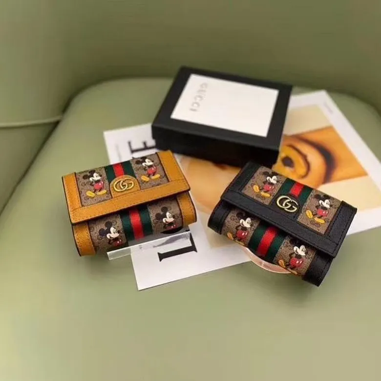 Luxury Wallets - GUC - 6422